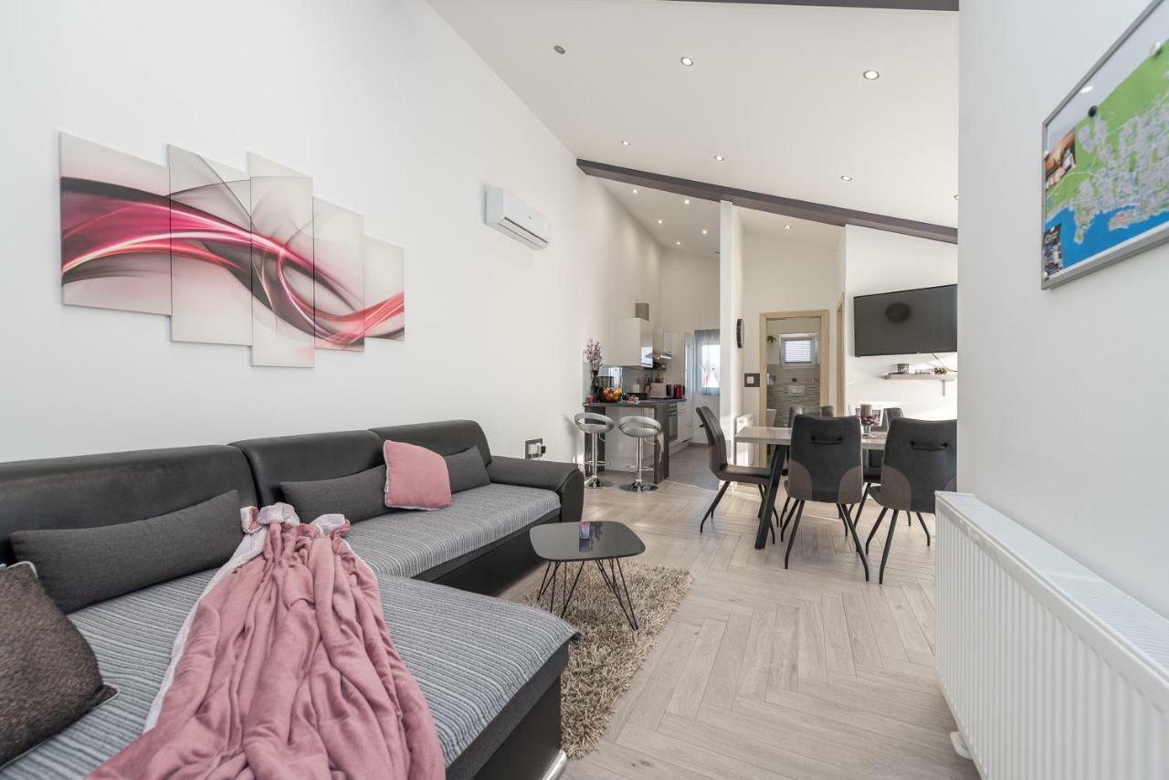 Apartments Luky ザダル エクステリア 写真