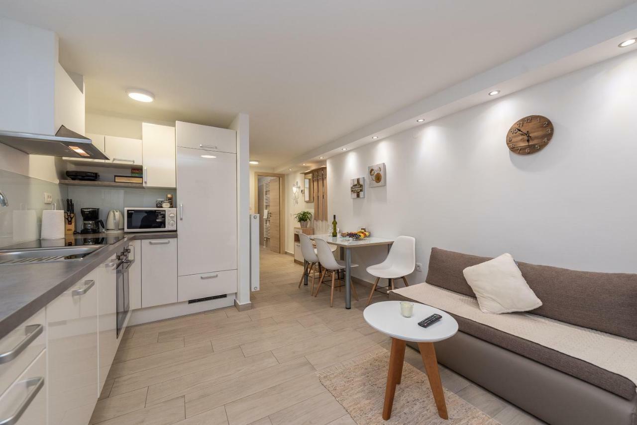 Apartments Luky ザダル エクステリア 写真