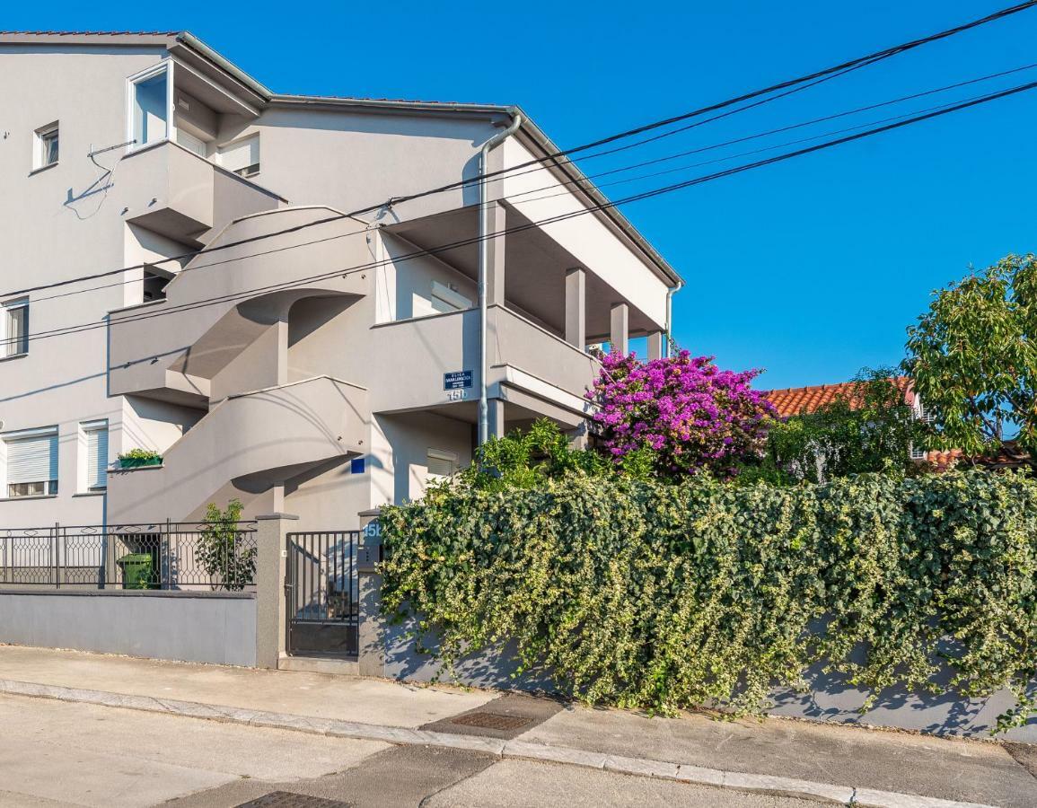 Apartments Luky ザダル エクステリア 写真